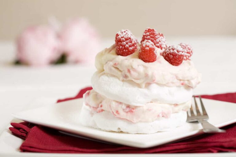 Raspberry meringue from the microwave