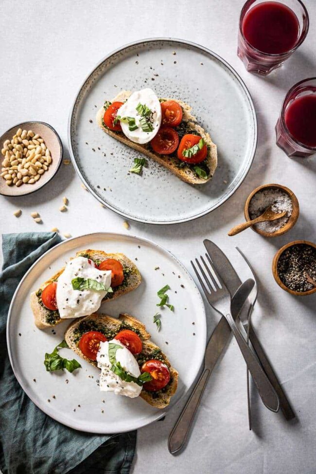 mozzarella and tomato sandwich