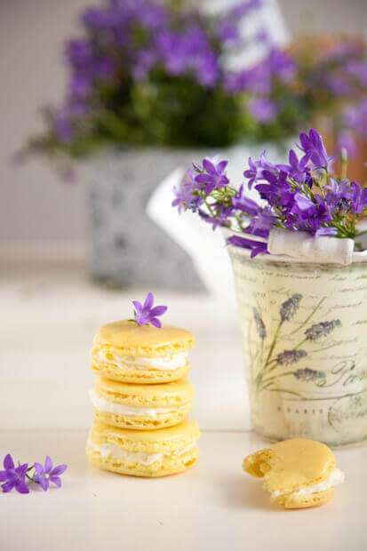 Lemon mascarpone Macarons | insimoneskitchen.com