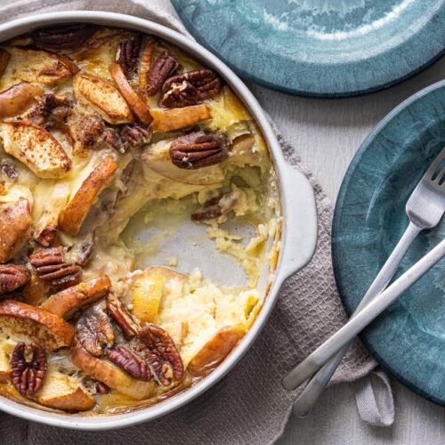 Clafoutis with apple and walnuts