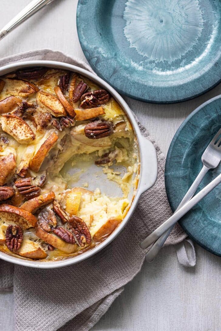 Clafoutis with apple and walnuts