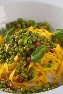 Tagliatelle with saffron and peas