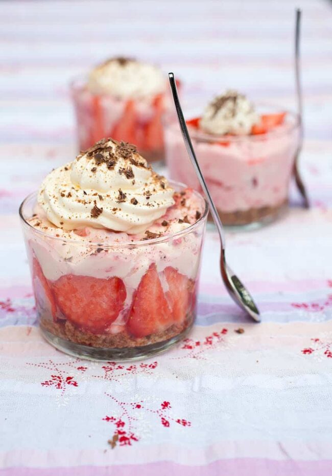 Strawberry mascarpone cream