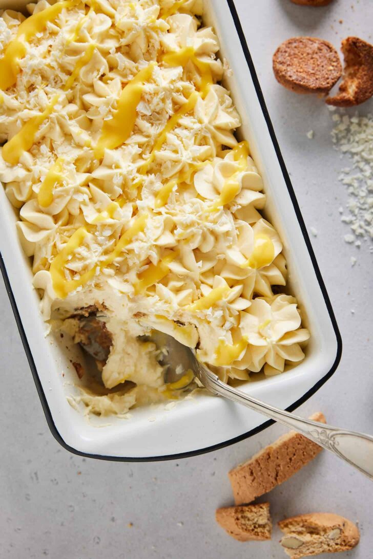 Tiramisu with white chocolate and eggnog