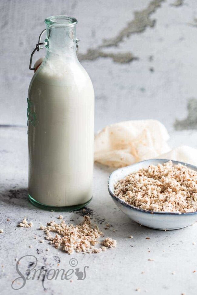 Making your own almond milk | insimoneskitchen.com