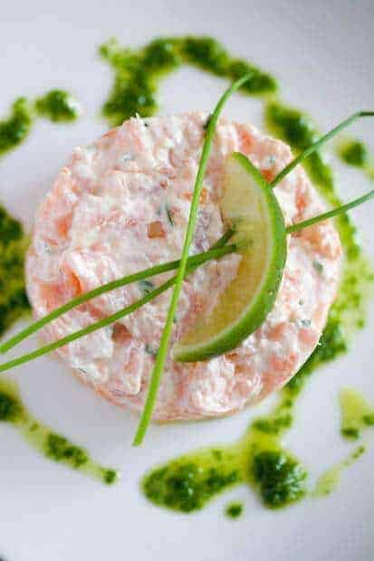 Salmon tartar with arugula oil | insimoneskitchen.com