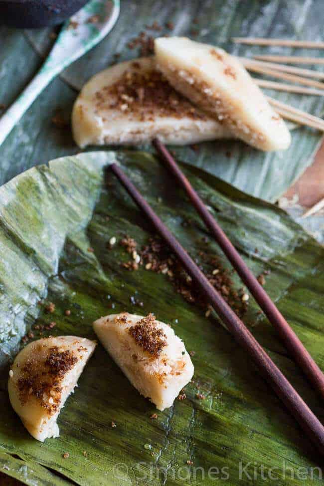 Steamed ricecakes with coconut filling | insimoneskitchen.com