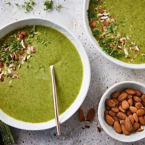 Broccoli soup with spinach