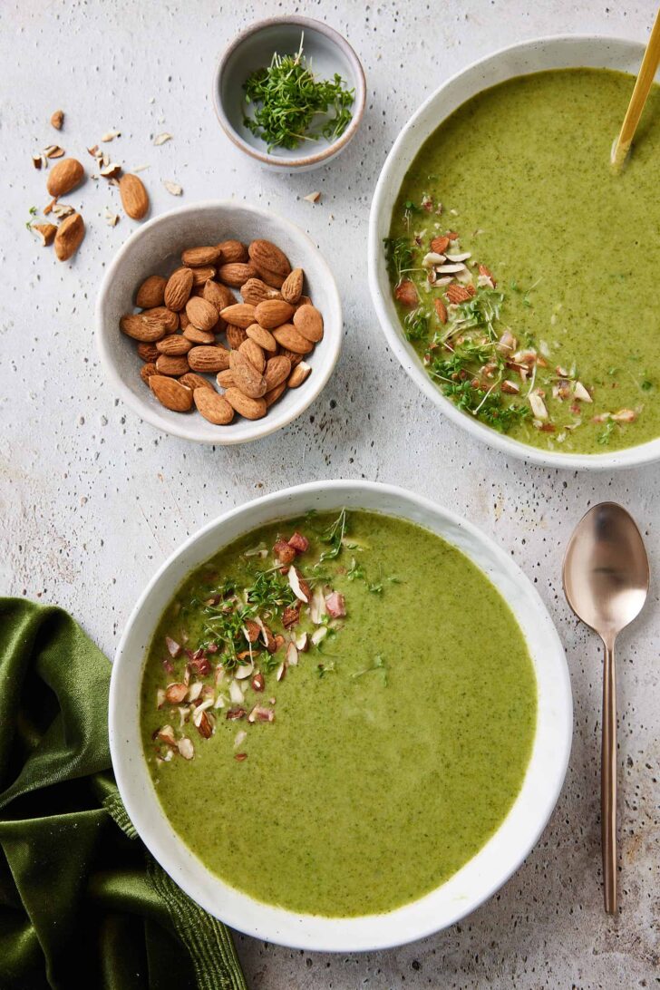 Broccoli soup with spinach