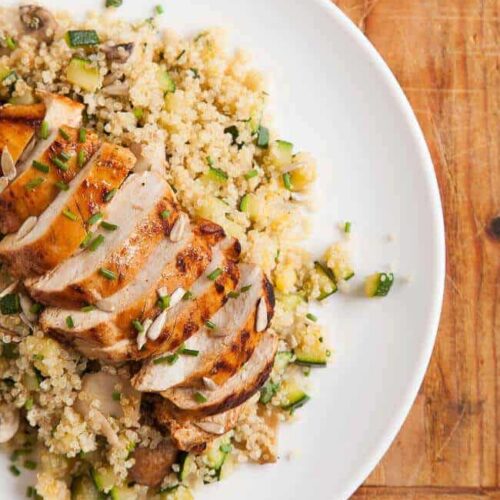 Quinoa bowl with spicy harissa