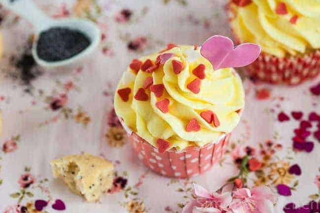 Lemon poppyseed cupcakes | insimoneskitchen.com