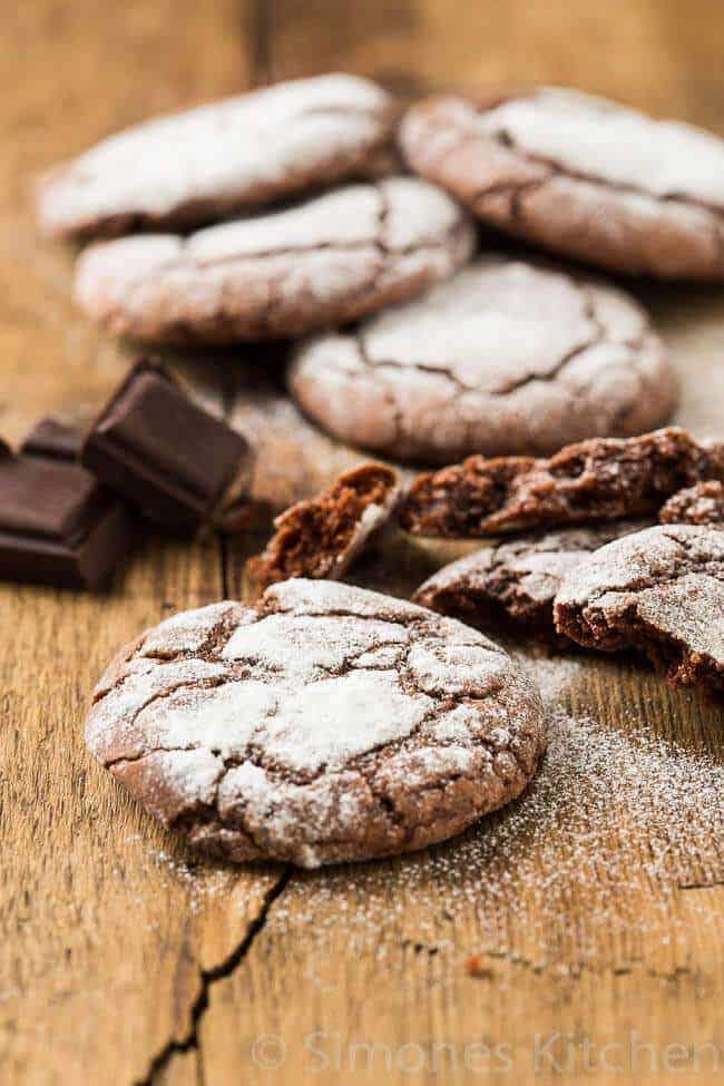 Chocolate crinkle cookies | insimoneskitchen.com