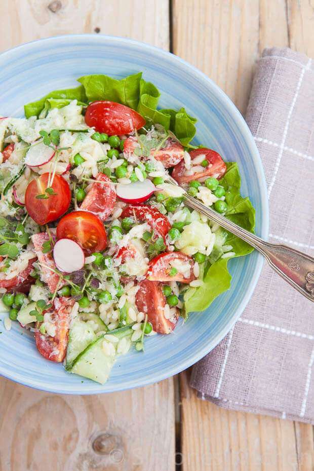 risoni salade met komkommer en tomaat