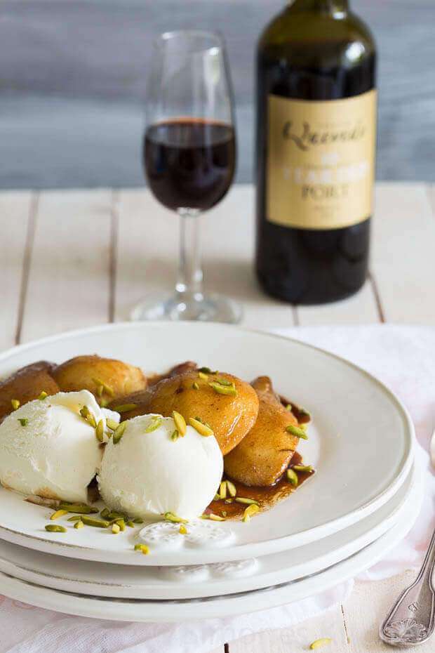 Roasted pears with vanilla ice cream