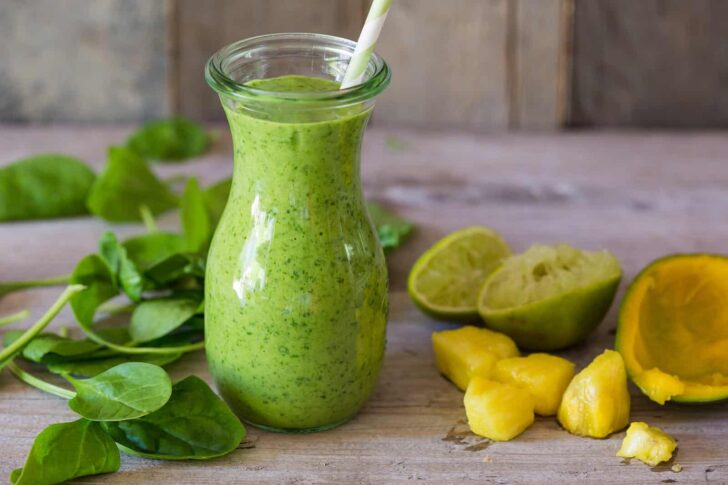 Green smoothie with coconut water