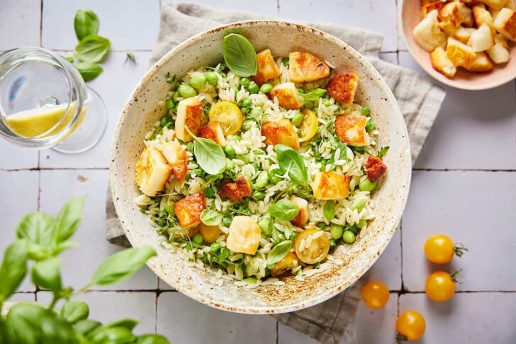 orzo salad with halloumi