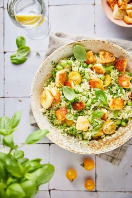 orzo salad with halloumi