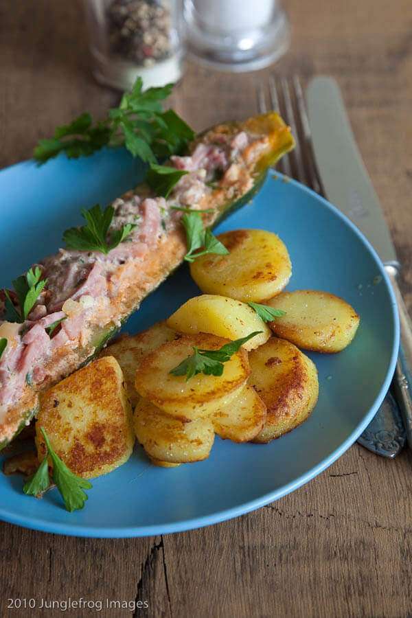 Barchette di zucchine ripiene | insimoneskitchen.com