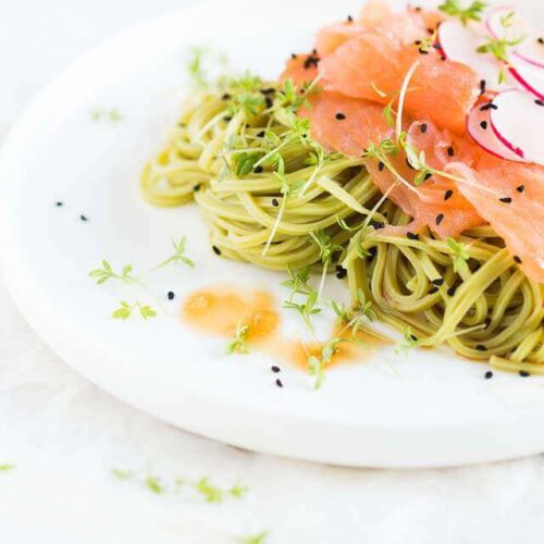 Green tea noodles with smoked salmon