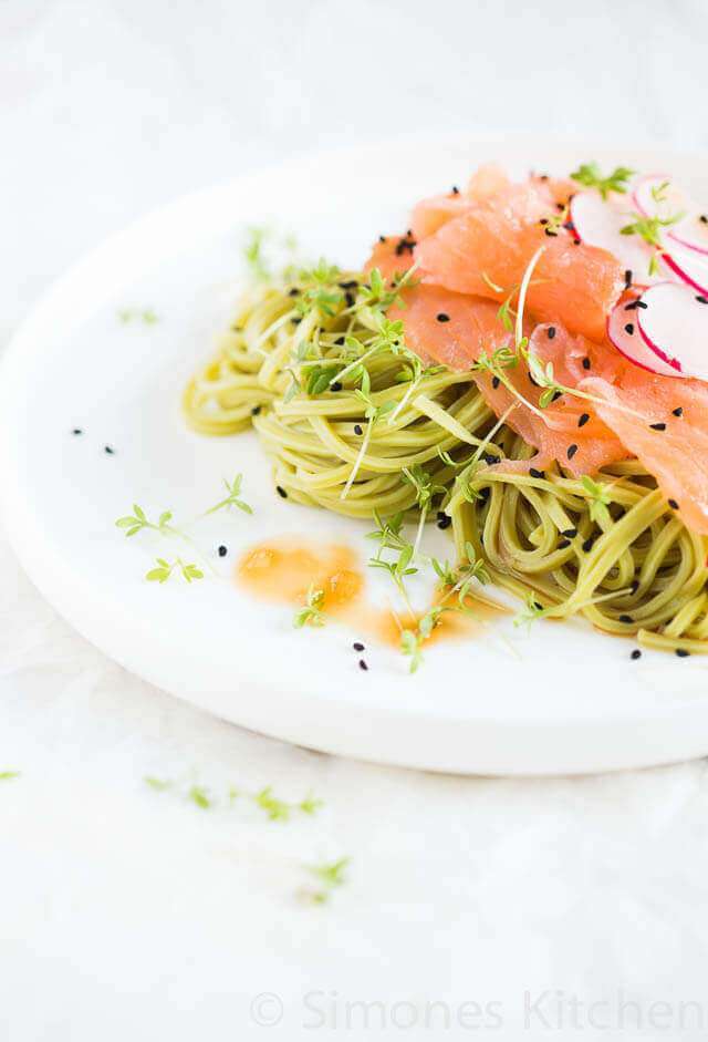 Green tea noodles with smoked salmon