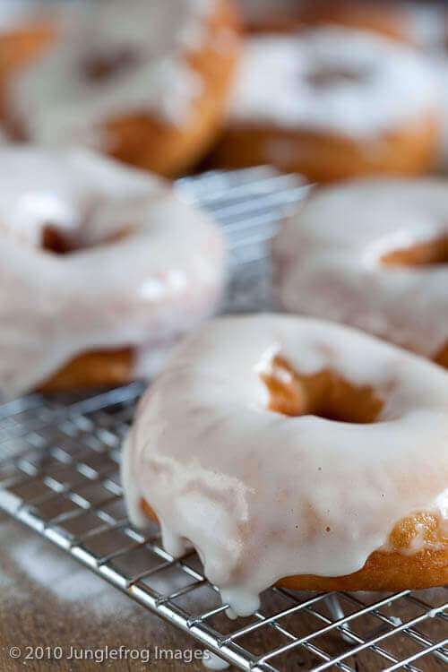 Making your own doughnuts | insimoneskitchen.com