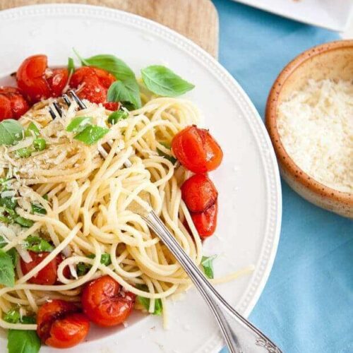 Spaghetti with crushed tomatoes | insimoneskitchen.com