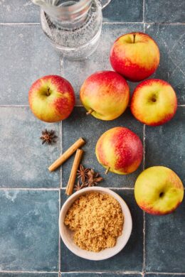 Ingredients for apple compote