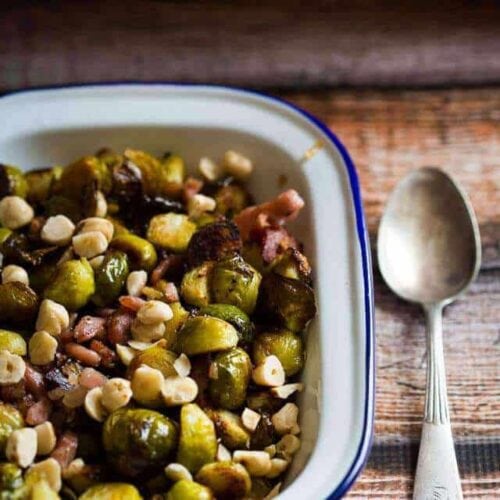 Geroosterde spruitjes met hazelnoten en bacon | insimoneskitchen.com