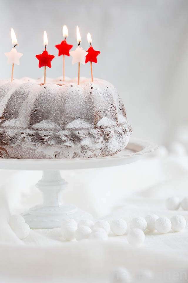 Christmas bundt cake with roasted marzipan | insimoneskitchen.com