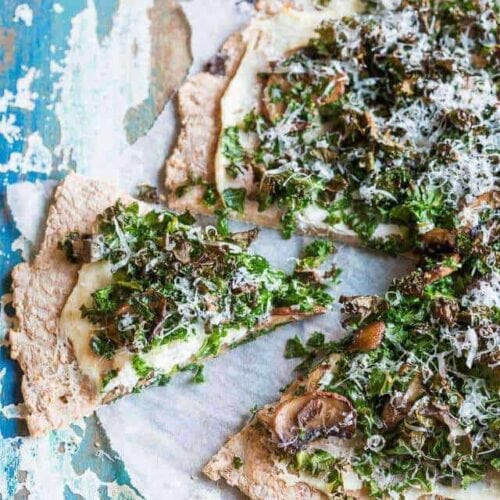 Boerenkool pizza met champignons | insimoneskitchen.com