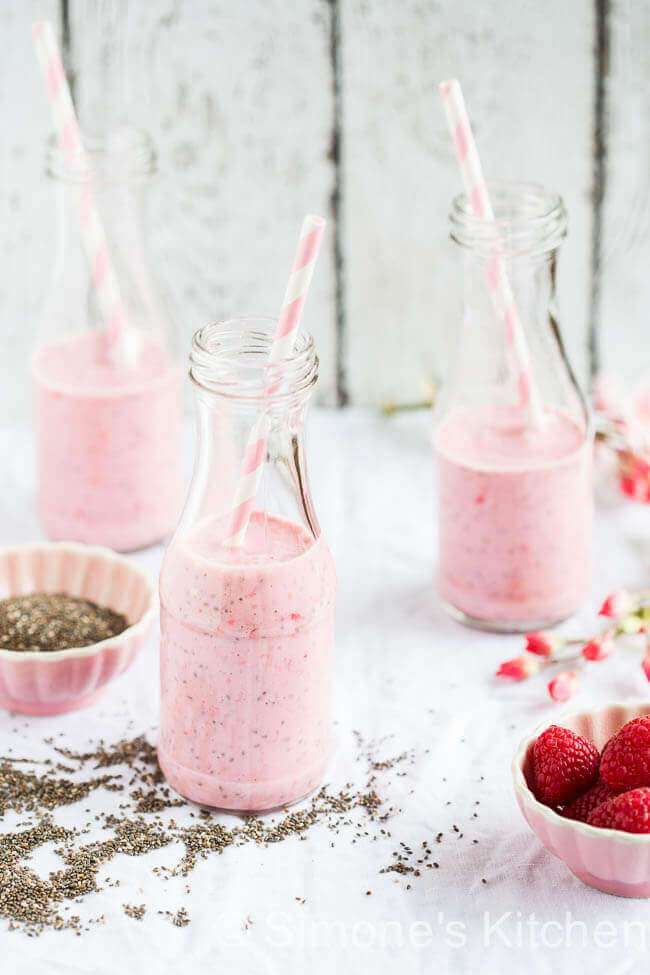Smoothie with raspberries, cranberry juice and chia | insimoneskitchen.com