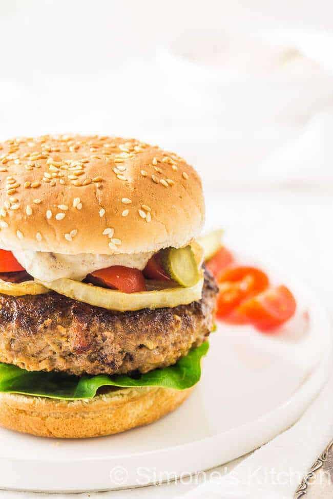 Tapasburger with chorizo | insimoneskitchen.com