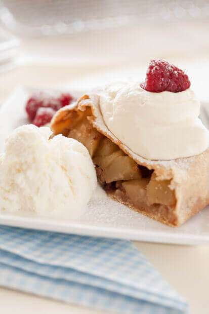 Apple strudel | insimoneskitchen.com