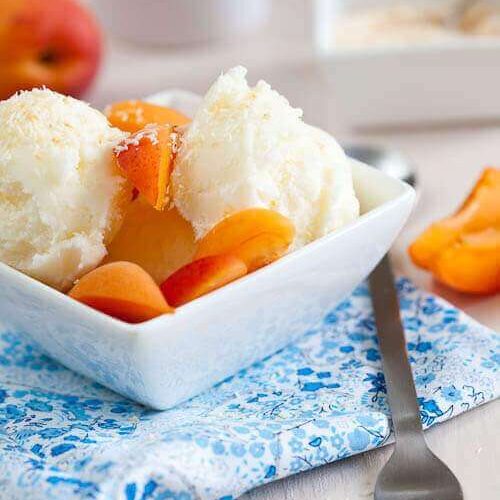 Coconut icecream with roasted coconut | insimoneskitchen.com