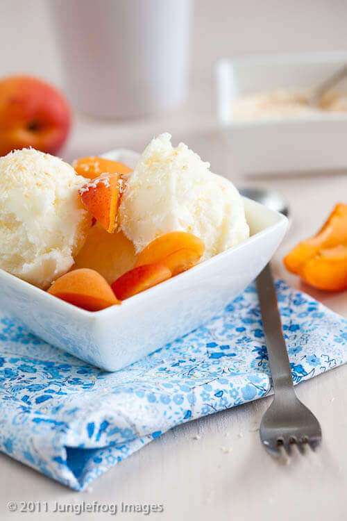 Coconut icecream with roasted coconut | insimoneskitchen.com