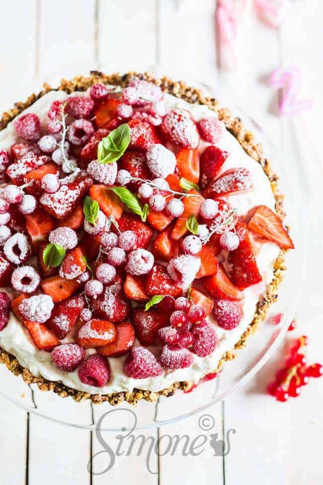 Strawberry and cookie and cream tart | insimoneskitchen.com