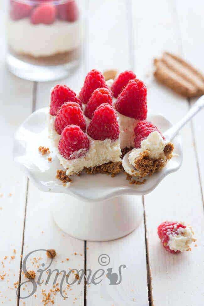 Delicious and simple raspberry cheesecake | insimoneskitchen.com