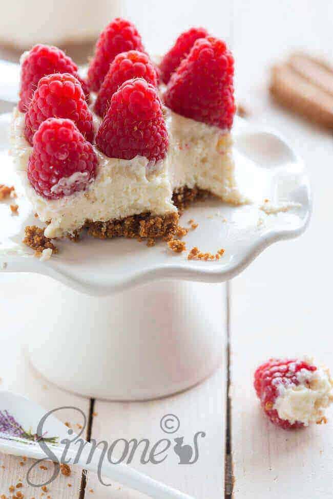 For those busy christmas days: supersimple raspberry cheesecake | insimoneskitchen.com