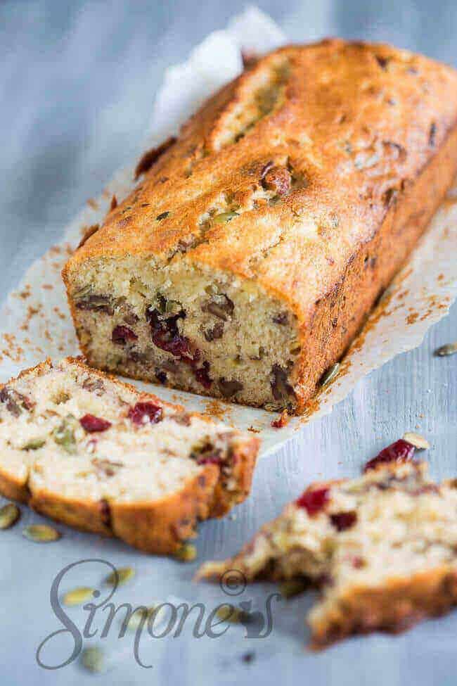 Delicious banana cake with cranberries | insimoneskitchen.com