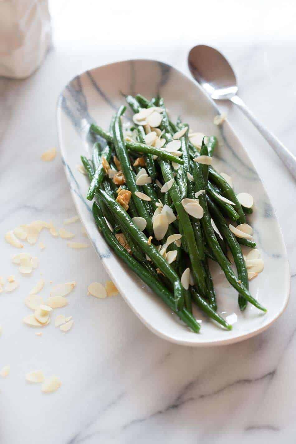 Garlic green beans with almonds slivers | insimoneskitchen.com