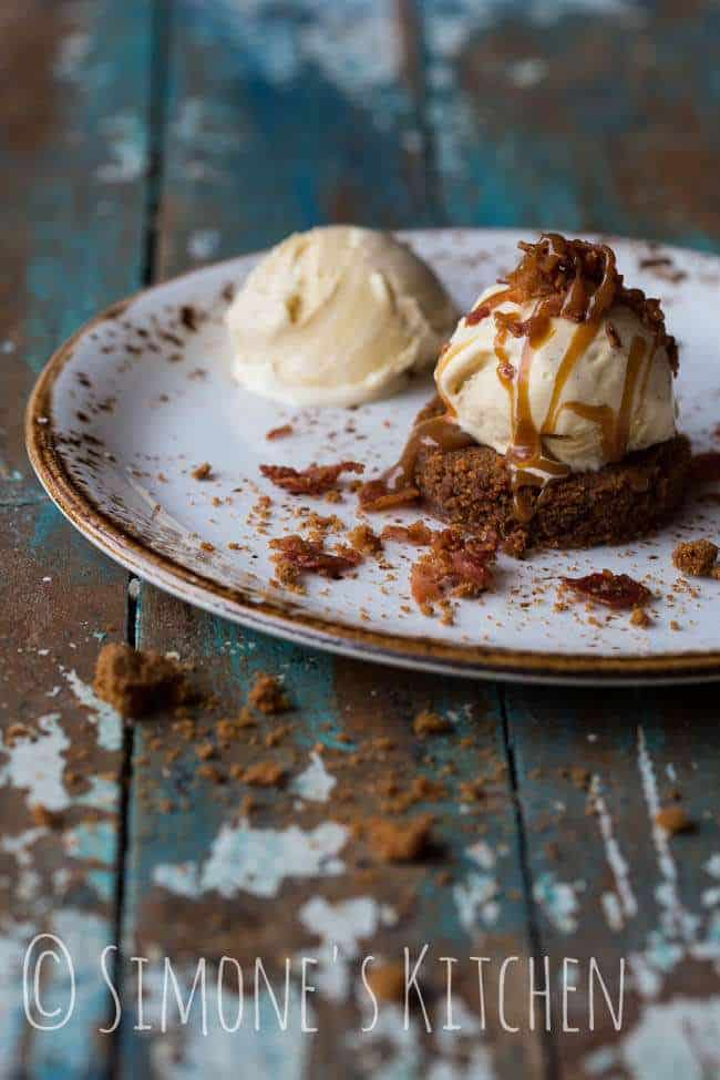 Icecream with caramel sauce and bacon | insimoneskitchen.com