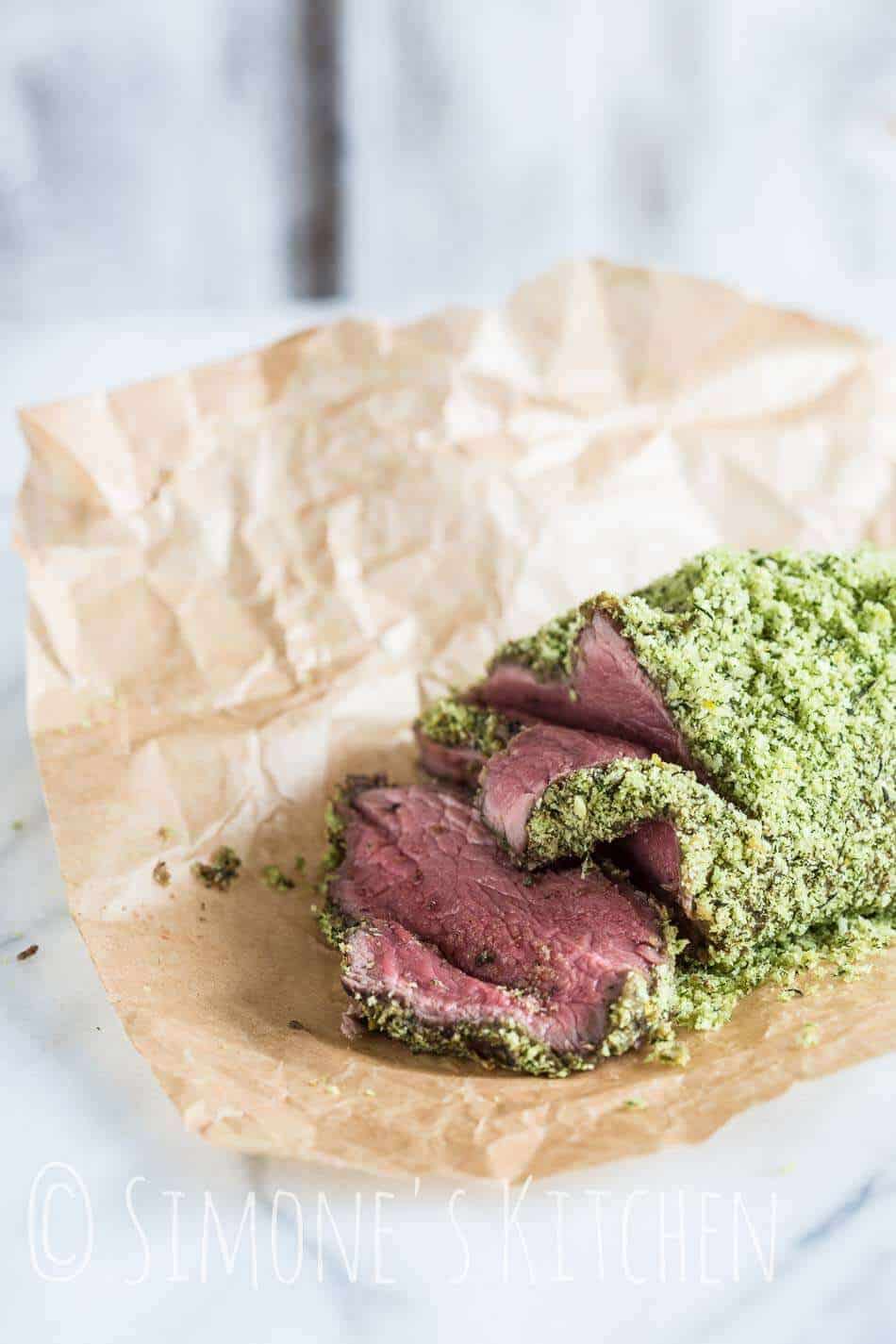 Roastbeef with a herb crust | insimoneskitchen.com