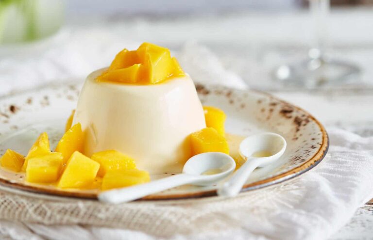 Panna cotta with mango and licor43