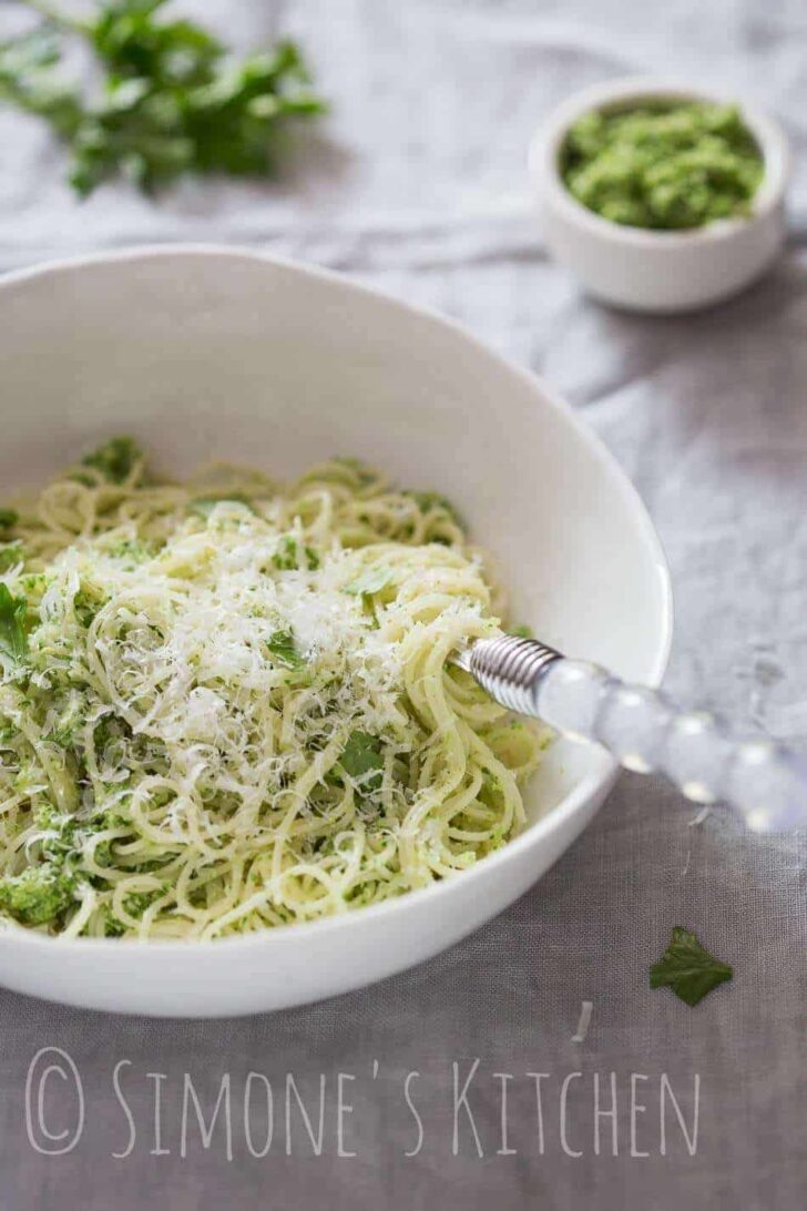 Pasta with broccoli pesto