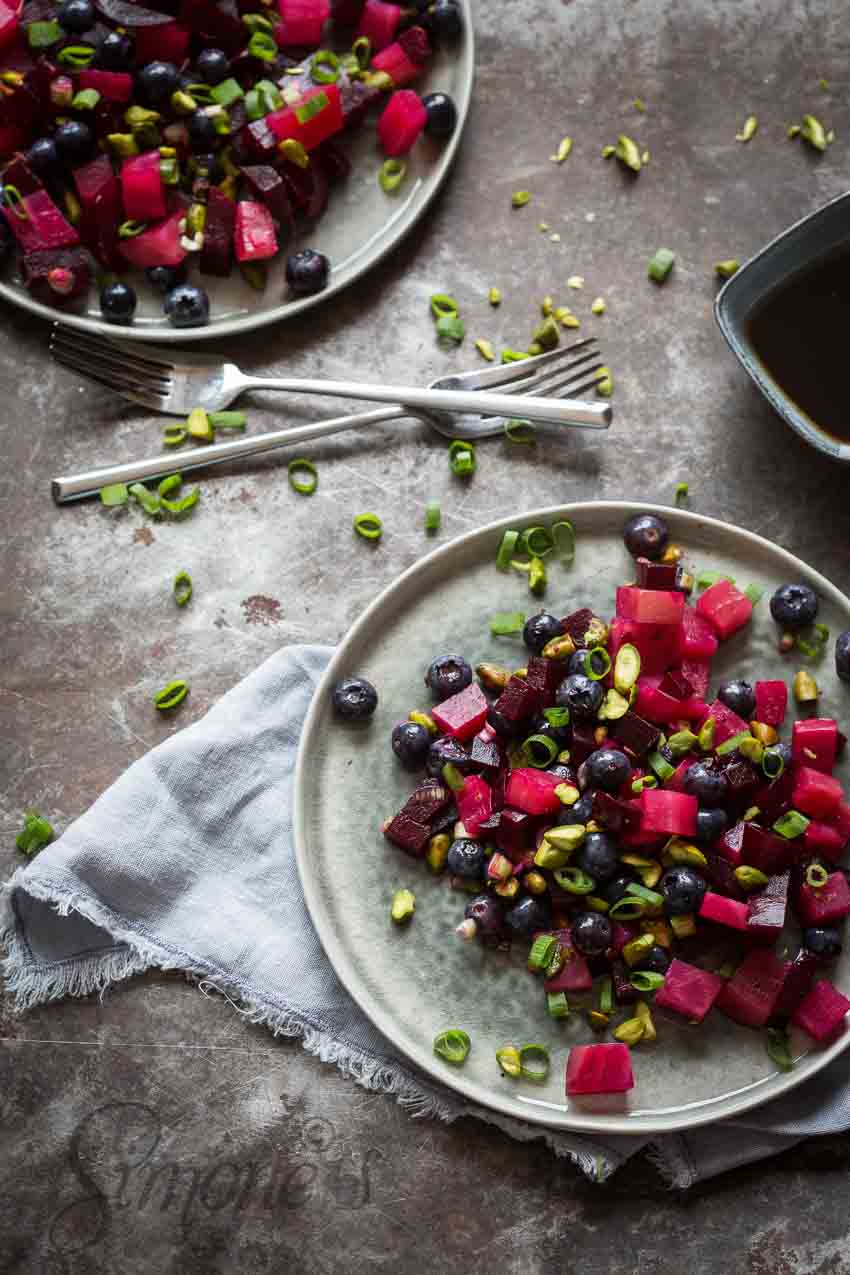 Beeetroot salad with blueberries and pistache | insimoneskitchen.com