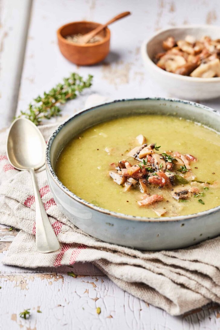 Leek soup with celery