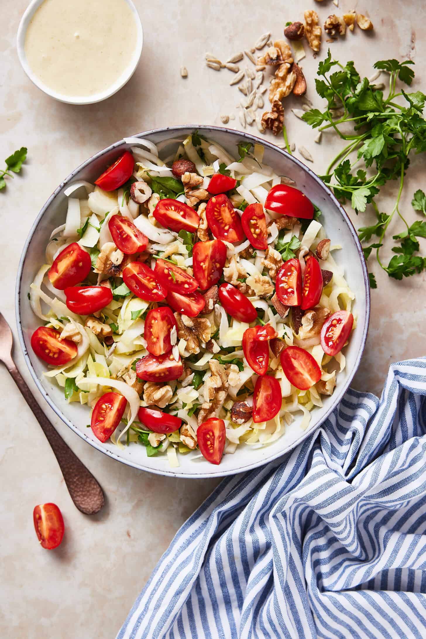 Chicory salad with tomatoes