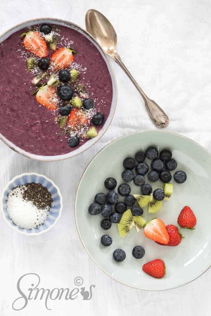 blueberry banana smoothie bowl