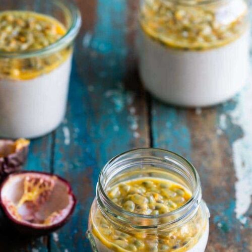 Vegan pannacotta with passion fruit | insimoneskitchen.com