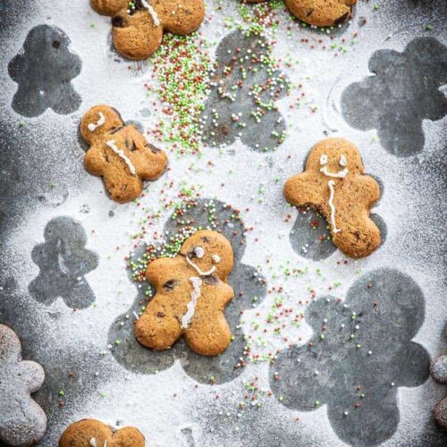 Gingerbread cookies with chocolate
